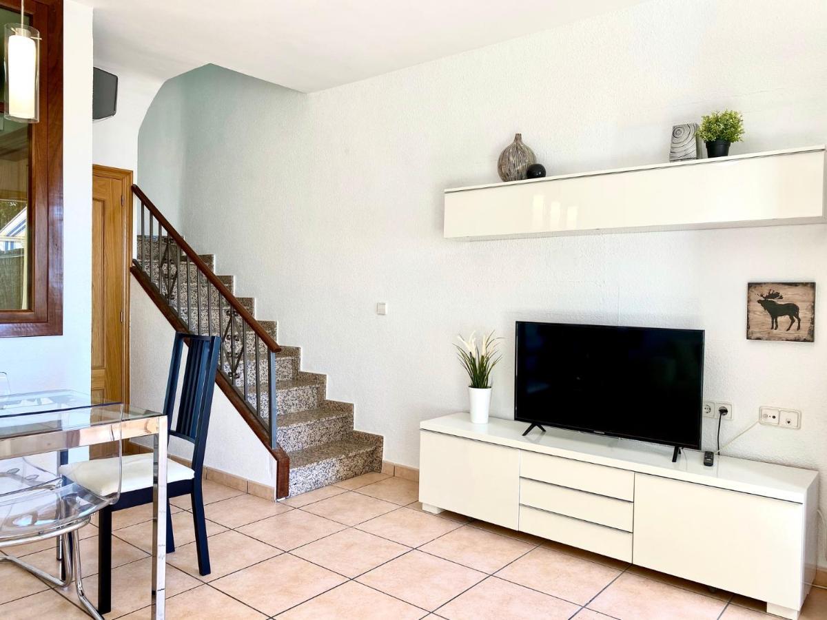 House In Front Of The Beach With Sea View Cambrils Extérieur photo