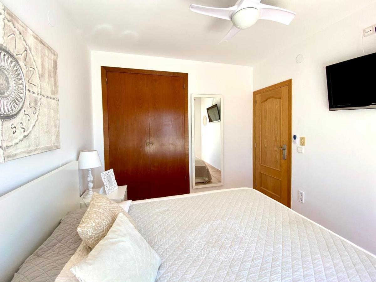 House In Front Of The Beach With Sea View Cambrils Extérieur photo