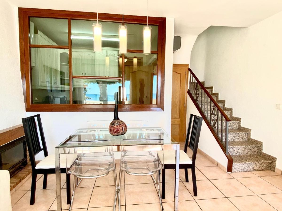 House In Front Of The Beach With Sea View Cambrils Extérieur photo